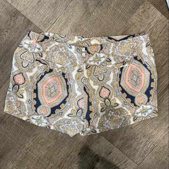 Womens BCBG shorts - Picture 3 of 3